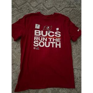 Nike Tampa Bay Buccaneers t shirt red M NWT Sporty‎